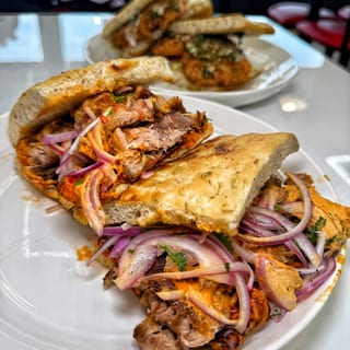 Pan Con Chicharron